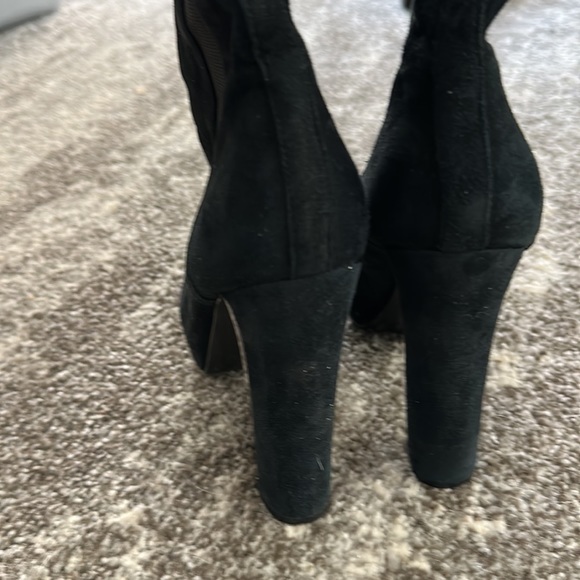 Guess high heel boots suede 9.5 - Picture 2 of 5